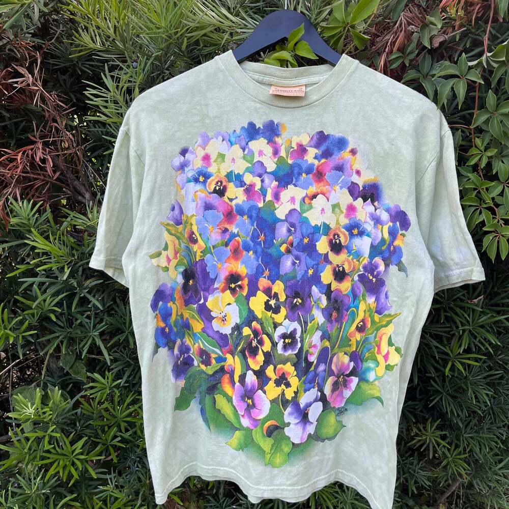 Vintage 90s The Canadian Naturalist artwork tshirt